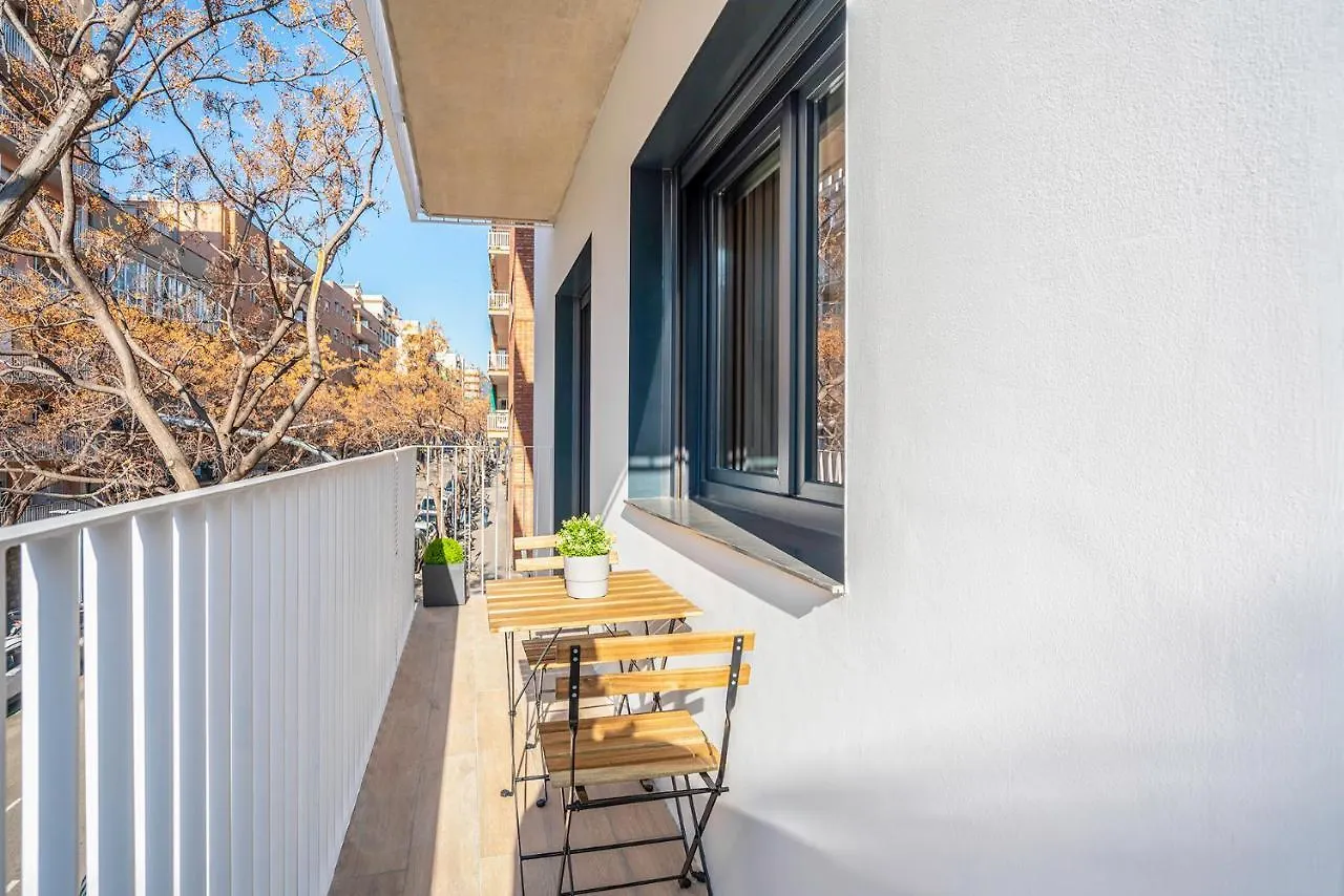 Apartsnoubcn Equador Les Corts 0*, Barcelona